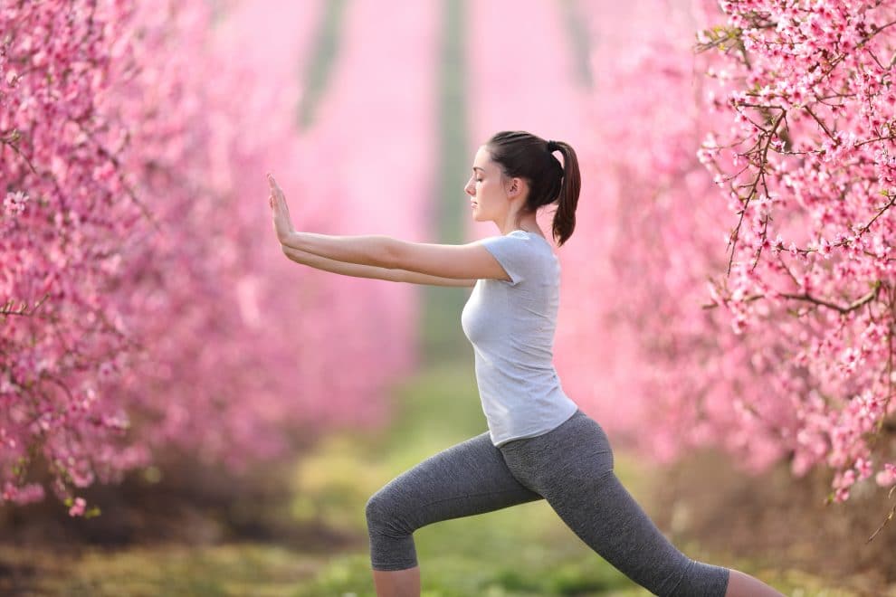 Γυναίκα κάνει Tai chi